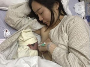 少妇涨奶为何会出现乳汁狂喷的情况？如何应对这种情况？